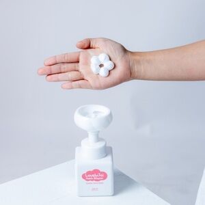 NWT ⚜️💖⚜️ Lovely Joi Blossom Bubble Foaming Hand Soap